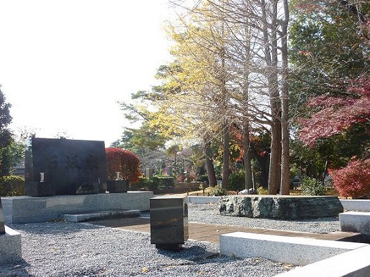 石坂洋次郎のお墓の光景